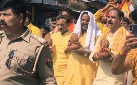 चंदौली में श्रीराम कथा से पहले निकली भव्य कलश यात्रा:कथावाचक राजन जी महाराज सुनाएंगे कथा; विधायक, ब्लॉक प्रमुख पत्नियों संग हुए शामिल