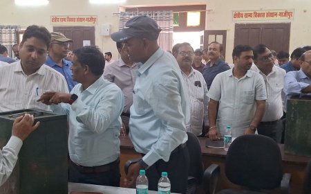 एमएलसी चुनाव ट्रेनिंग से 15 कार्मिक गायब:गाजीपुर डीएम ने वेतन रोकने और विभागीय कार्रवाई के दिए निर्देश
