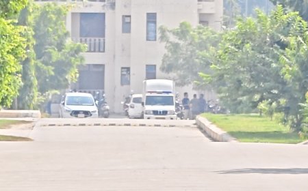 प्रतापगढ़ में हॉस्टल के नीचे मिला MBBS छात्र का शव:2024 बैच के छात्र की संदिग्ध परिस्थितियों में मौत, बलिया का रहने वाला था