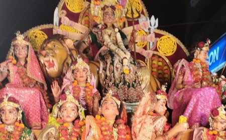 कानपुर में महानवमी पर भव्य शोभायात्रा:युद्ध के दृश्य देखकर दर्शकों ने लगाए जय श्रीराम के जयकारे