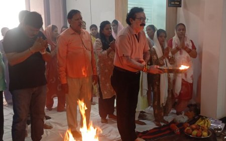 लघु उद्योग निगम में माता रानी की पूजा:नवरात्रि के छठे दिन निगम परिसर में पूजा-अर्चना, अधिकारियों और कर्मचारियों ने किया हवन