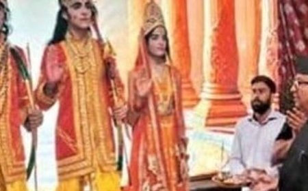 लखनऊ में पांच दिवसीय रामलीला का शुभारंभ:श्रीराम जन्म और ताड़का वध प्रसंग का मंचन, तीखे संवाद ने दर्शकों का ध्यान खींचा