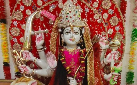 महराजगंज में हरिकीर्तन आयोजित:श्रद्धालुओं ने माता रानी की महिमा का गुणगान और पूजा-अर्चना की