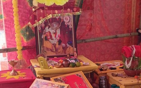 सप्तमी पर मां दुर्गा का पूजन:बर्रा के बड़े पार्क में मां दुर्गा की पूजा, श्रद्धालुओं को बांटी गईं साड़ियां