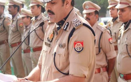 झांसी IG ने अमर शहीदों को दी विनम्र श्रद्धांजलि:पुलिस लाइन में पुलिस स्मृति दिवस पर कार्यक्रम, एसएसपी समेत अन्य अधिकारी रहे मौजूद