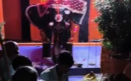 बसहिया बुजुर्ग में सम्मे माता का कीर्तन:ग्रामीणों ने बारी-बारी से गाए भजन, लगाए माता के जयकारे