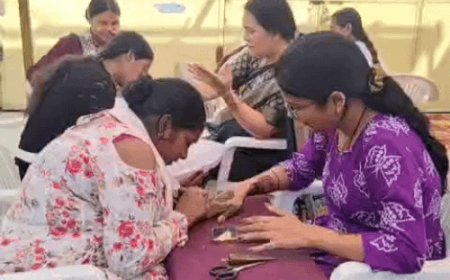 मेरठ में करवाचौथ से पहले बाजार में रौनक:मेहंदी में भरवां डिजाइन का क्रेज, बाजारों में बढ़ी महिलाओं की भीड़