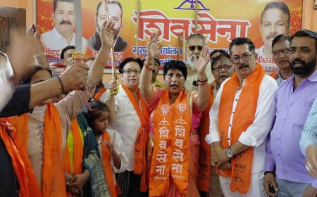 मुजफ्फरनगर में शिवसेना कार्यालय पर शस्त्र पूजन:दशहरे के पर्व पर आयोजित हुआ कार्यक्रम, समाज की बुराइयों और अहंकार को खत्म करने का आह्वान किया
