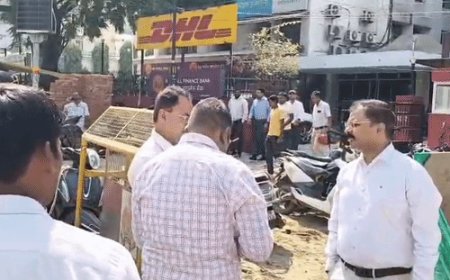 कानपुर में नगर आयुक्त का एक्शन:CM ग्रिड का काम अब 24 घंटे चलेगा,फूलबाग में ई-लाइब्रेरी बनाने वाली कंपनी पर गिरेगी गाज