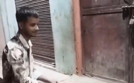 झांसी में चूहे को बांधकर जिंदा जलाया…VIDEO:गेट पर लटकाकर पेट्रोल डाला, फिर लगाई आग, 4 मुस्लिम युवकों पर केस