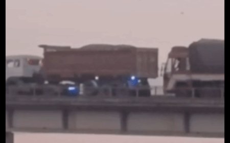 डंपर खराब होने से हाईवे पर 10 किमी लंबा जाम:हमीरपुर में 4 घंटे तक फंसे रहे वाहन, कानपुर-सागर हाईवे-34 पर थमी रफ्तार