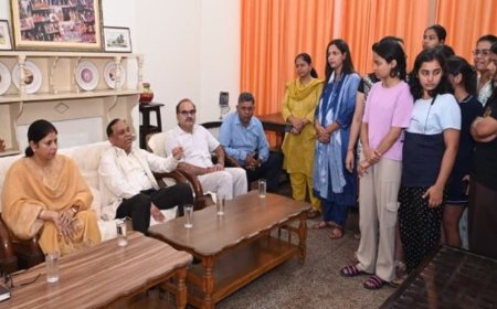 LU कैलाश हॉस्टल की मेस बंद करने का आदेश वापस:निरीक्षण के लिए पहुंचे कुलपति, छात्राएं खुद करेंगी खाने की निगरानी