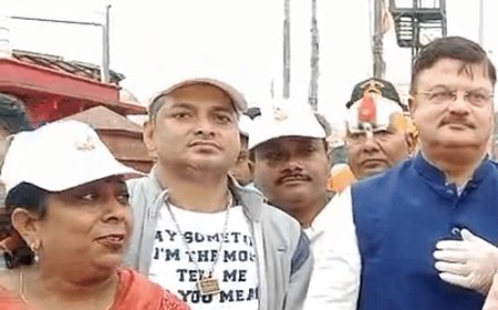 दीपोत्सव से पूर्व सरयू तट पर चला स्वच्छता अभियान:सरयू नदी के घाटों और तटों की सफाई की गई,महापौर की अगुवाई में शामिल हुए संत