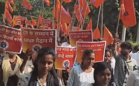 गोरखपुर में ABVP की 'अराजकता रोको' रैली:छात्र नेताओं ने कहा- GEN-Z को भड़का रहे देश विरोधी तत्व; बहकावे में न आएं युवा