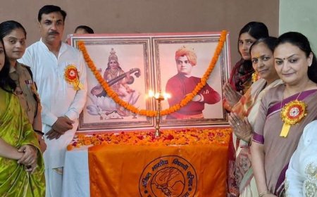 मुजफ्फरनगर में 'त्वं ही दुर्गा' गोष्ठी आयोजित:एसपी क्राइम ने छात्राओं को आत्मरक्षा व सुरक्षा के प्रति किया जागरूक