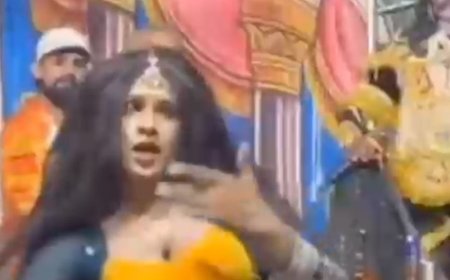 रामलीला मंच से नशे में रावण बोला- नृत्य हो...:बुलंदशहर में राणाजी माफ करना पर डांस हुआ, सीओ ने जांच के निर्देश दिए
