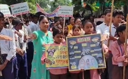 DM ने संचारी रोग अभियान रैली को हरी झंडी दिखाई:उन्नाव में 1 से 31 अक्टूबर तक लोगों को करेंगे जागरूक