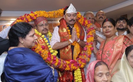 इटावा में राष्ट्रीय अधिकार मोर्चा का सम्मेलन:डॉ. शिवकुमार मिश्रा बोले- समर्पित कार्यकर्ता ही संगठन की असली ताकत