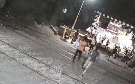 कानपुर में ट्रेन से कटकर 2 युवकों की मौत:बंद क्रॉसिंग पार करते समय हादसा हुआ, CCTV सामने आया
