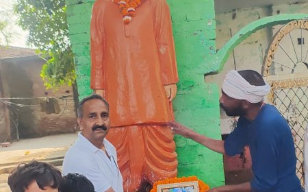 बिल्हौर में वाल्मीकि जयंती:प्रतिमा पर माल्यार्पण कर बांटी मिठाई, सभासद ने दिया सामाजिक समरसता संदेश