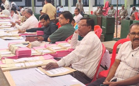 प्रयागराज में स्नातक एमएलसी चुनाव के लिए पोलिंग पार्टियां रवाना:23 अक्टूबर को 152 बूथों पर मतदान, 900 से अधिक कर्मियों की ड्यूटी