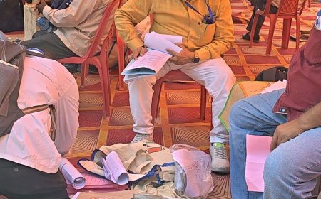 प्रतापगढ़ में एमएलसी चुनाव के लिए पोलिंग पार्टियां रवाना:कल 38 केंद्रों पर 39,392 मतदाता डालेंगे वोट, प्रशासन अलर्ट