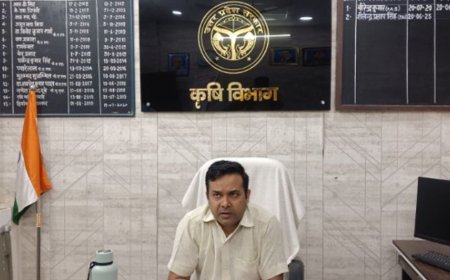 महराजगंज में इफको केंद्र पर किसानों की भीड़:खाद के लिए उमड़ी टीवीएस एजेंसी के पास घंटों इंतजार, एक ही काउंटर से हो रहा वितरण