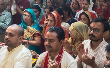 दुर्गा अष्टमी पर मंदिरों में उमड़ी भक्तों की भीड़:मां महागौरी के दर्शन को सुबह से लगी कतारें, भक्तिमय हुआ उन्नाव