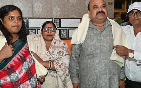 क्योलड़िया पहुंचीं सांसद श्रुति गंगवार:भाजपा कार्यकर्ताओं के परिजनों से की मुलाकात, कुशलक्षेम जान साझा कीं पुरानी यादें