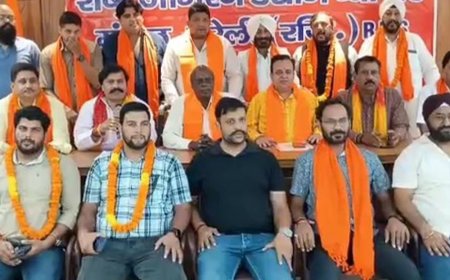 व्यापारियों ने खाद विभाग के सर्वे पर जताया विरोध:सीएम के नाम डीएम को सौंपेंगे पत्र, बोले- त्योहार-सहालग में जांच से परेशानी