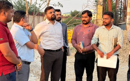 गोरखपुर में दीपावली से पहले चमकेंगे शहर के चौराहे:नगर आयुक्त ने अफसरों को दी डेडलाइन; बोले- काम में देरी बर्दाश्त नहीं होगी