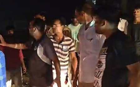 गोंडा-लखनऊ हाईवे जाम कर ग्रामीणों का विरोध प्रदर्शन:बारिश के 8 दिन बीतने के बाद भी लाइट नहीं आई, जाम से जूझते रहे लोग