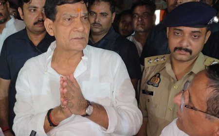 मऊ टेंट लगाते समय करंट से तीन मौतें:ऊर्जा मंत्री ने परिवारों को 1-1 लाख के चेक दिए, 11 KV लाइन पर जाली लगाने के निर्देश