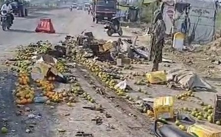 उन्नाव हाईवे पर अज्ञात वाहन ने ट्रक को मारी टक्कर:एक की मौत, दो घायल; नवीन मंडी के पास हुआ हादसा
