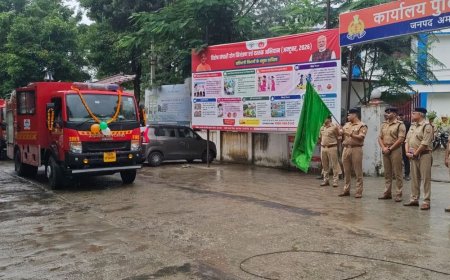अमरोहा अग्निशमन विभाग को मिले 3 नए वाहन:पुलिस अधीक्षक ने दिखाई हरी झंडी, आगजनी नियंत्रण कार्यों में आएगी तेजी