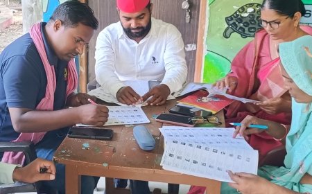 जौनपुर में मतदाता सूची पुनरीक्षण अभियान:लोगों से बूथ पर पहुंचकर सूची में नाम जांचने की अपील की