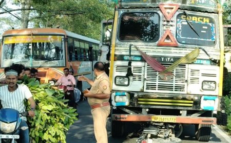 लखीमपुर-खीरी में नम आंखों से 3 घरों से उठीं अर्थियां:कल भीषण हादसे में गई थी जान, फरार ट्रक चालक की तलाश
