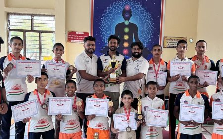 सहारनपुर मंडल के खिलाड़ियों ने जीते पदक:आजमगढ़ में हुई प्रादेशिक योगासन प्रतियोगिता में मानव और अनंत को मिला गोल्ड