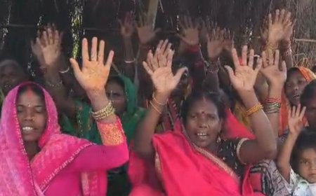 लोहरपट्टी चिरकुटहा में पांचवें दिन भी धरना:पट्टे की मांग लेकर धरने पर बैठे मुसहर समाज की समस्या सुनने नहीं पहुंचे अधिकारी