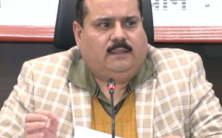 मतदाता सूची में गड़बड़ी मिली तो DM-कमिश्नर भी होंगे जिम्मेदार:कंप्यूटर सहायकों के फार्म फीड करने पर रोक, 10 अप्रैल के बाद की फीडिंग की होगी जांच