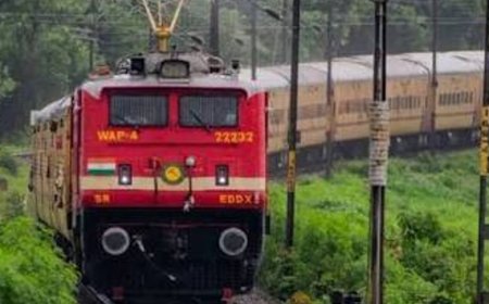 गोरखपुर-इज्जतनगर एक्सप्रेस की समय-सारिणी बदली:नवंबर से इज्जतनगर सुबह 11:35 बजे पहुंचेगी ट्रेन, वापसी में शाम 5 बजे चलेगी