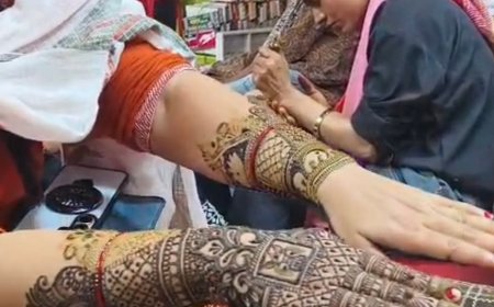 करवा चौथ पर बाराबंकी के बाजारों में भीड़:महिलाएं खरीद रहीं साड़ी, गहने और पूजा का सामान; मेहंदी के लिए कतारें, आज रखेंगी निर्जला व्रत