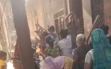 बच्चों के विवाद में दो पक्षों में चले लाठी-डंडे:मारपीट का वीडियो आया सामने, 8 लोग घायल; पुलिस जांच में जुटी