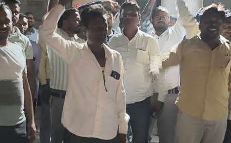 बिजली संविदा कर्मचारियों ने एक्सईएन को घेरा:दो महीने का वेतन बकाया होने का आरोप, अधिकारी से माफी की मांग