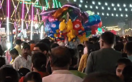 प्रयागराज के सिविल लाइंस में निकला रामदल:आकर्षक चौकियों को देखने उमड़े श्रद्धालु, पूरे इलाके में उत्सव का माहौल