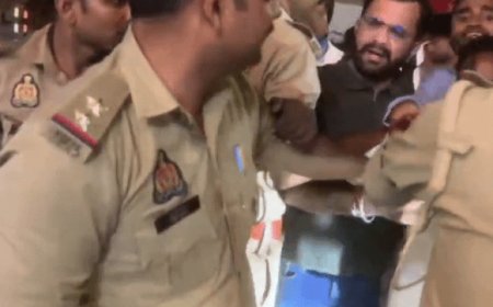 NSUI का हंगामा, आगरा कॉलेज प्राचार्य का फूंका पुतला:पुलिस से हुई धक्का-मुक्की, प्राचार्य को हटाने की मांग