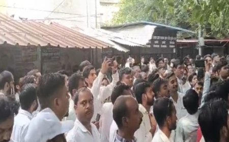 शाहजहांपुर कचहरी में बंदी की मौत से मचा हड़कंप:कोर्ट में पेशी के लिए आया था पॉक्सो एक्ट का आरोपी, शौचालय में लगाई फांसी