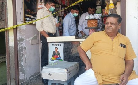 चोरों ने इलेक्ट्रॉनिक्स दुकान से नकदी और सामान चुराया:शामली में गल्ले से 4 हजार रुपए और करीब 5 हजार रुपए का सामान ले गए