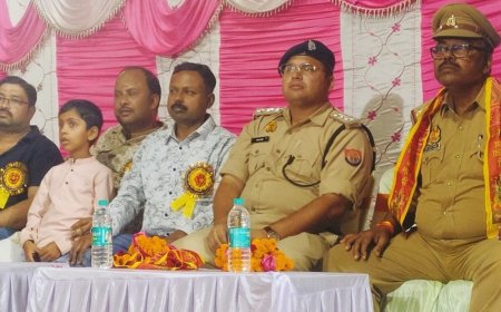तिगलिया बाजार में विजयादशमी उत्सव:बच्चियों के नृत्य ने मोहा मन, प्रतिभागियों को उपहार देकर किया सम्मानित