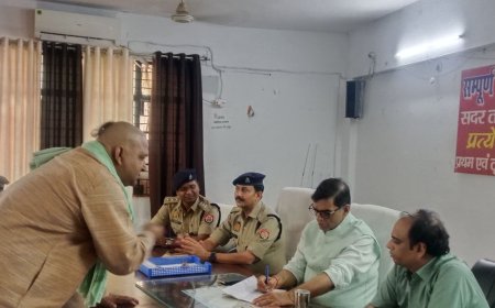 बलिया में 9 महिलाओं की शिकायतें मौके पर निपटीं:तहसील सदर में बैठे DM, महिलाओं से जुड़ी शिकायतों का मौके पर निपटारा